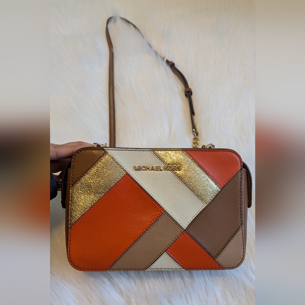 Beautiful Michael Kors crossbody purse.